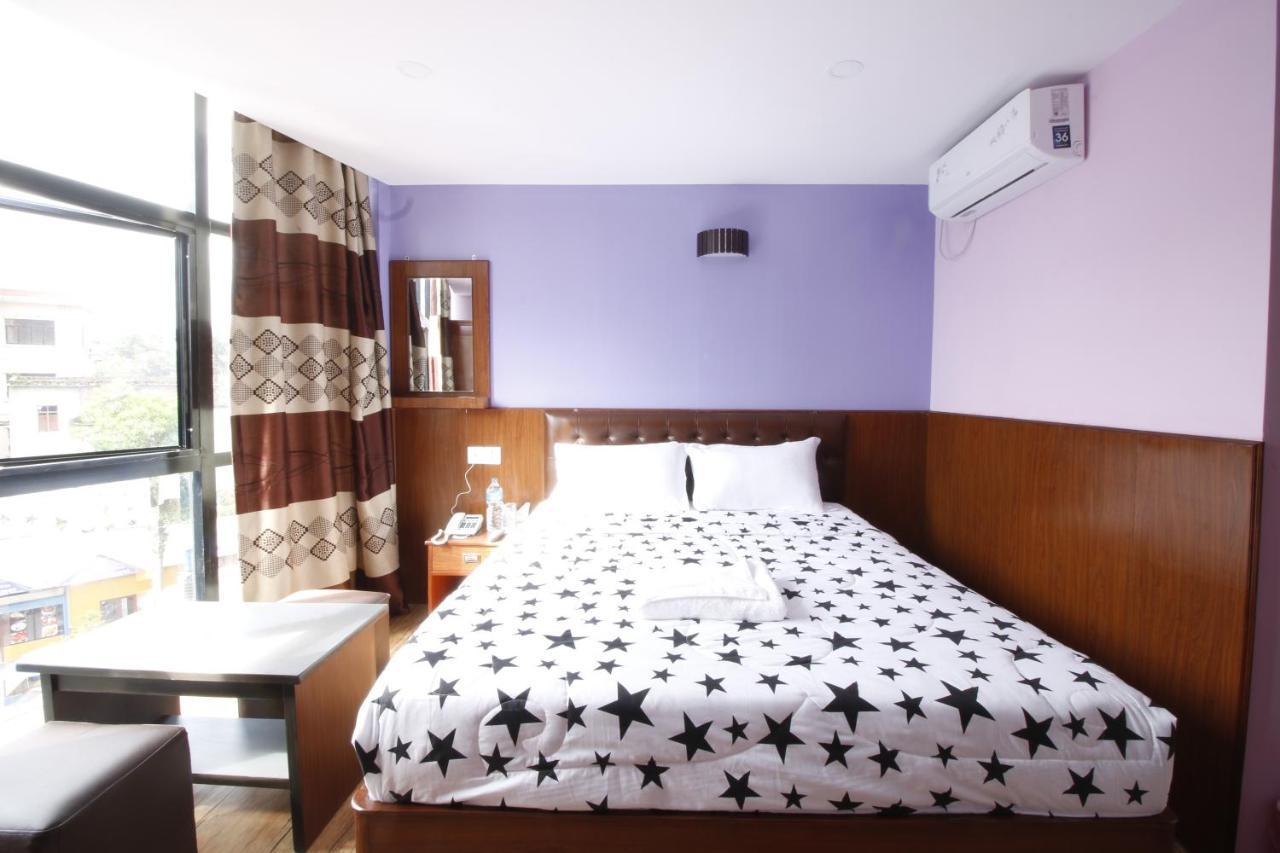 Everest Holiday Inn Kathmandu Bagian luar foto