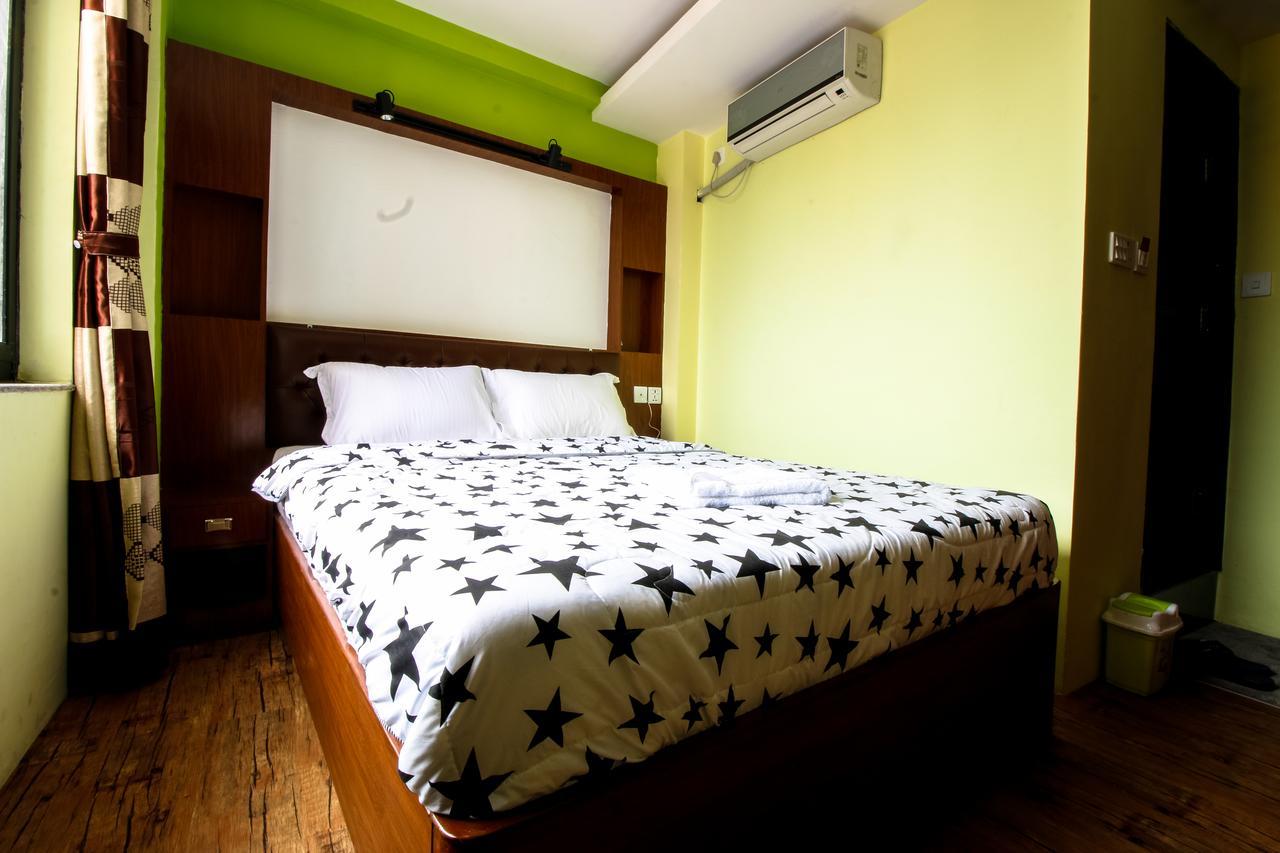 Everest Holiday Inn Kathmandu Bagian luar foto